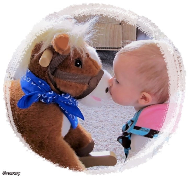 A kiss for the Pony! (3)